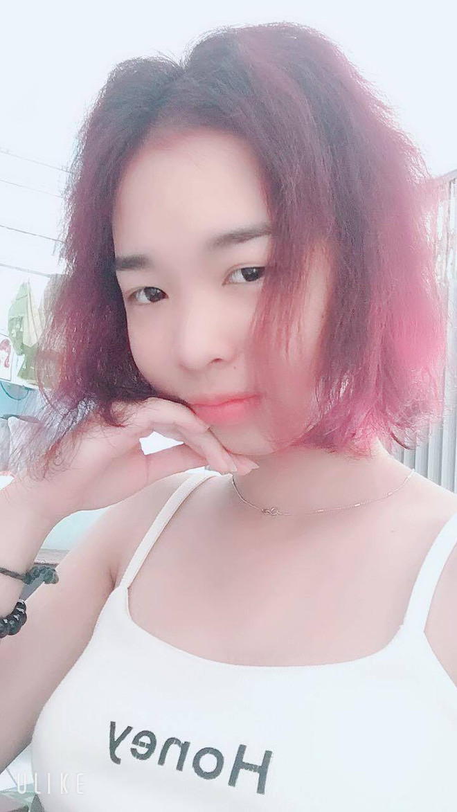 Bên cạnh việc nhận lại được mái tóc xơ xác, Cát Châu còn khóc lóc khi phải bỏ ra số tiền 1,8 triệu - một cái giá không rẻ cho mái tóc "điện giật" này.