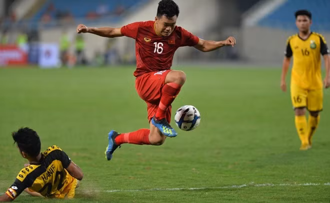 4 bàn thắng có được vào lưới Brunei là chưa đủ để giúp U23 Việt Nam có ngôi đầu bởi ở trận đấu trước đó, Thái Lan cũng đã thắng Indonesia với tỷ số 4-0, nên đoàn quân của HLV Park Hang-seo tiếp tục vùng lên tìm kiếm bàn thắng.