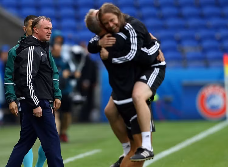 Trận đấu kết thúc với tỷ số 2-0 nghiêng về phía ĐT Bắc Ireland, đây là một chiến thắng bản lề giúp đội bóng này nuôi tiếp hy vọng vào cơ hội đi tiếp vào vòng loại trực tiếp Euro 2016.