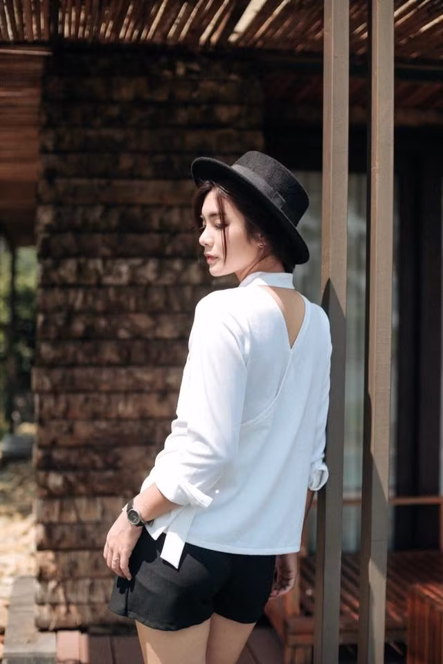 Cùng ngắm vẻ đẹp lai Tây của cô nàng hot girl 9X trường Báo - Phan Thu Hà.