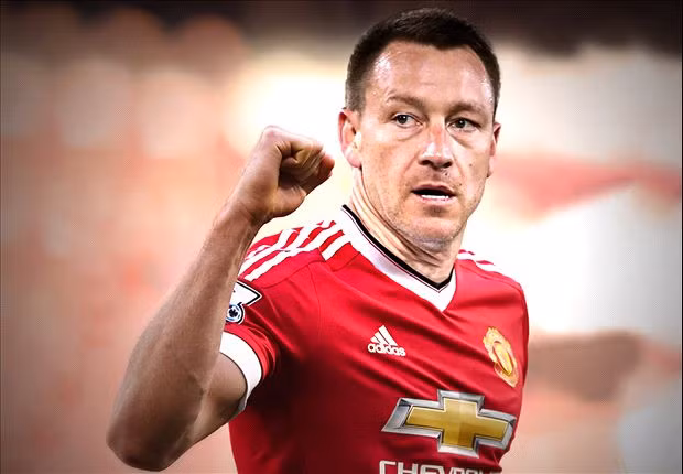 Man United chào đón Terry?: Theo thông tin chuyển nhượng bóng đá từ tờ The Sun cho biết, danh tính của John Terry bất ngờ xuất hiện trong kế hoạch chuyển nhượng của Manchester United. Mùa tới, Quỷ đỏ góp mặt tại Champions League và các ngôi sao của họ nhận định về việc cần có một trung vệ dày dạn kinh nghiệm ở hàng thủ. Ảnh: The Sun