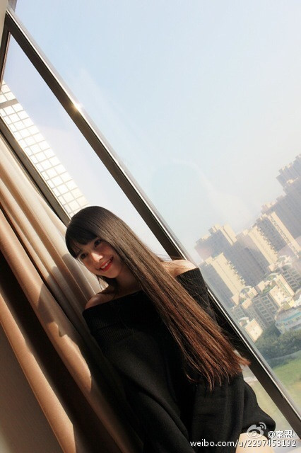 Đôi môi nhẹ nhàng cùng khuôn miệng xinh xắn đã khiến bao chàng trai xin chết vì cô nàng này.