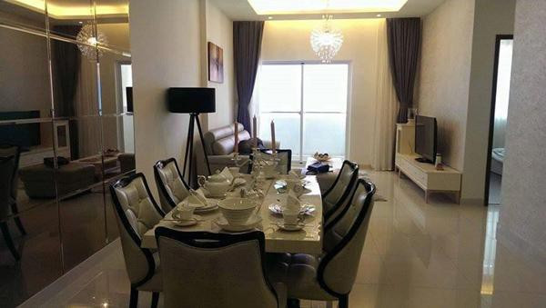 Căn hộ với 3 phòng ngủ, một phòng khách và bếp, nội thất, thiết kế hiện đại, trẻ trung.