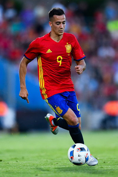 Dù nhỏ con nhưng sự tinh quái của Lucas Vazquez cũng sẽ khiến Ronaldo khó chịu trong những pha dạt biên của mình khi nội bộ "Nhà trắng" đối đầu với nhau.