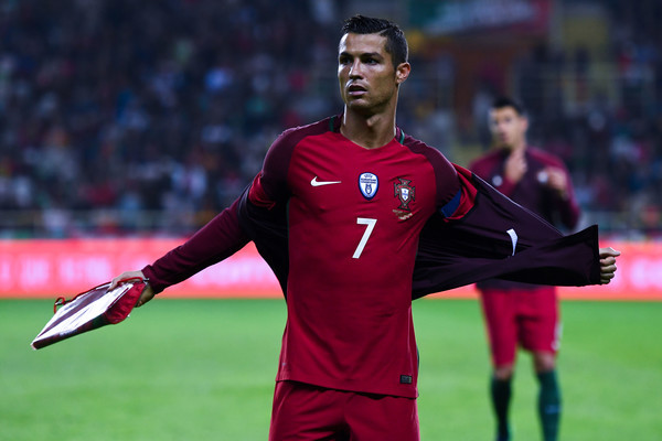 Bên phía Bồ Đào Nha, chắc hẳn Ronaldo sẽ là người được chú ý nhiều nhất khi anh phải đối đầu với rất nhiều đồng đội tại Real Madrid ngay trong trận đấu đầu tiên tại World Cup.