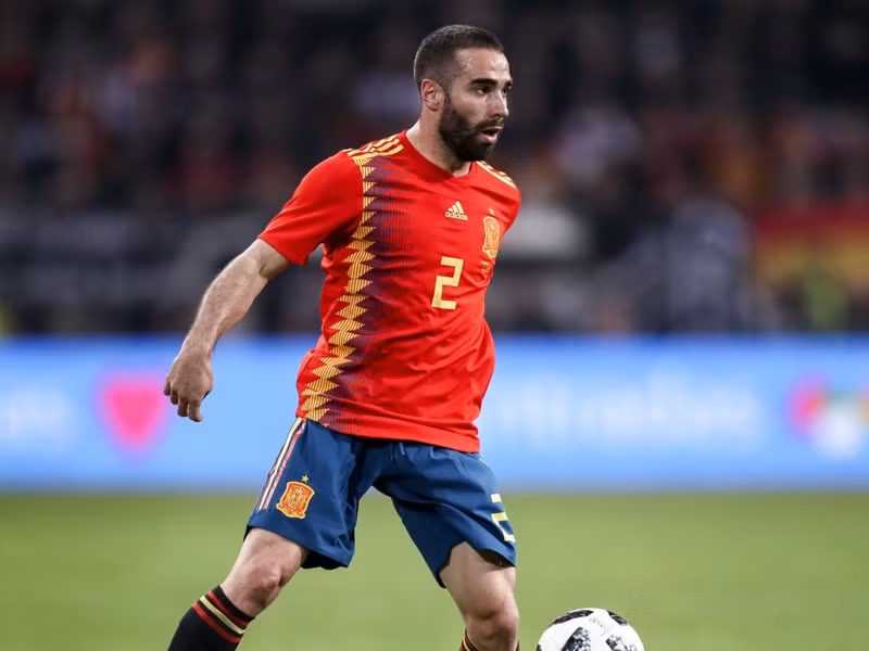 Ăn tập với nhau hàng ngày, Carvajal sẽ không còn lạ gì với Ronaldo và được tin tưởng sẽ khóa chặt siêu sao này trong cuộc đối đầu thư hùng giữa Bồ Đào Nha và Tây Ban Nha sắp tới.