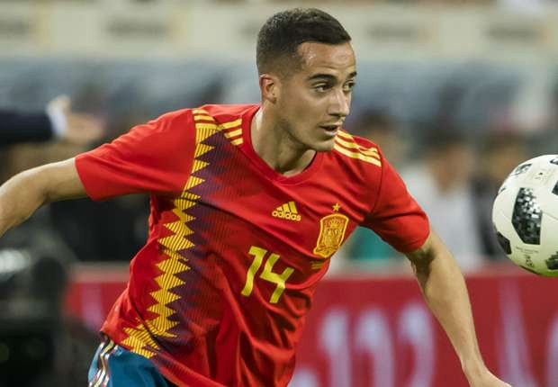 Lucas Vazquez cũng là vị trí khá đa năng trong đội hình của Real Madrid và ĐT Tây Ban Nha. Từ hậu vệ cánh cho đến tiền vệ cánh, cầu thủ nhỏ con này là vị trí con thoi trong đội hình của La Roja.