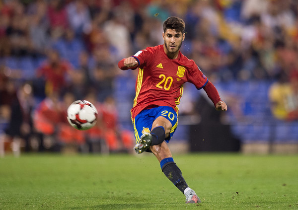 Marco Asensio là niềm hy vọng trên hàng công của Tây Ban Nha. Cầu thủ này mang đến những sự đột phá mới từ những pha kiến tạo hay sút xa của mình. Chính anh cũng là ngòi nổ châm ngòi cho không ít những bàn thắng của La Roja trong hành trình vòng loại World Cup.