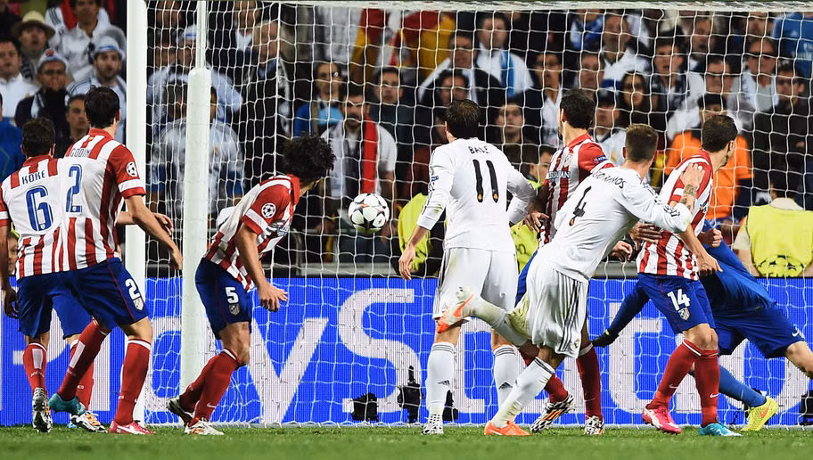 Một trong những trận chung kết kịch tính nhất lịch sử giải đấu. Atletico Madrid dẫn trước trong các phút chính thức nhưng đúng ngay phút bù giờ cuối, Sergio Ramos lại đánh đầu tung lưới Thibaut Courtois đưa Real từ cõi chết sống dậy.