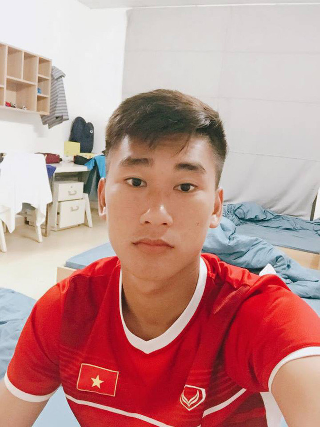 Những bức hình selfie hay khoảnh khắc "nhắng nhít" đúng với tuổi của 10X cũng khiến nhiều người thích thú.