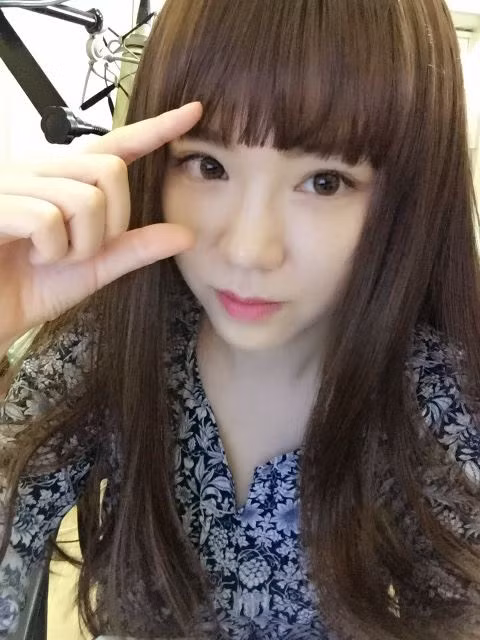 Sau bước đầu chập chững bước vào nghề với những bản thu sơ sài, J.Fla bắt đầu có sự chăm chút hơn về những đứa con tinh thần của mình bằng cách luyện thêm những kỹ thuật như luyến láy hay "nhả gió". Cô cũng đã có một vài MV đầu tay của mình, tuy chưa sánh bằng những MV của các idol ở Hàn Quốc nhưng cũng được một bộ phận không nhỏ các khán giả trẻ yêu thích.