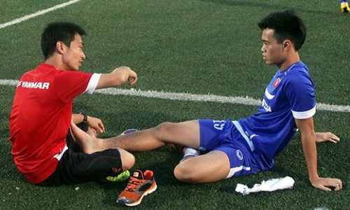 HLV Miura lai “phat dien” voi chan thuong cua U23 Viet Nam