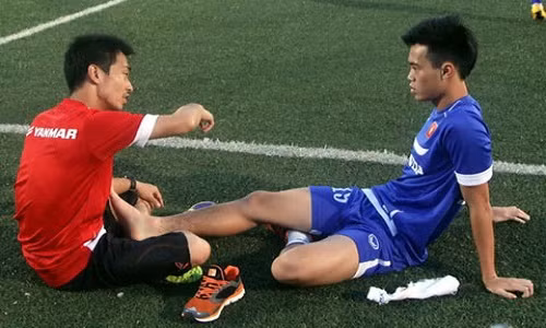 HLV Miura lai “phat dien” voi chan thuong cua U23 Viet Nam