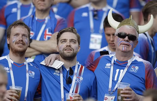 Messi da hong penalty, Argentina bi Iceland cam hoa-Hinh-11