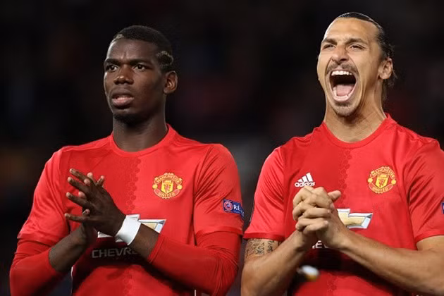 Trước khi cập bến sân Old Trafford, Paul Pogba từng sở hữu rất nhiều kiểu đầu cực dị. Anh luôn trung thành với kiểu under cut hai bên và khắc họa những hoa văn trên đó. Ảnh: Goal.com.uk.