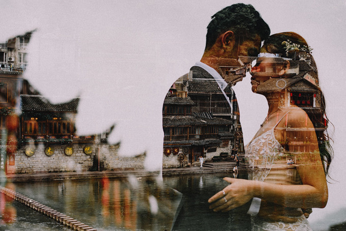 Ngoài Phượng Hoàng Cổ Trấn, bộ ảnh cưới của Quang Huy và Thanh Vân còn được chụp ở những địa điểm khác không kém phần cổ kính như ở Vũ Lăng Nguyên, Trương Gia Giới, Thiên Môn Sơn ở Trung Quốc.