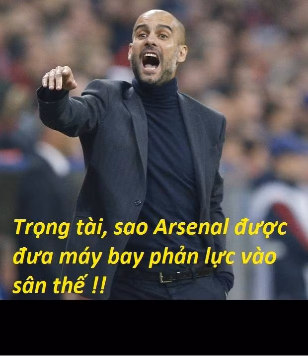 HLV Pep Guardiola của Bayern Munich bức xúc với trọng tài khi để Arsenal mang máy bay phản lực mang tên Bellerin vào sân.