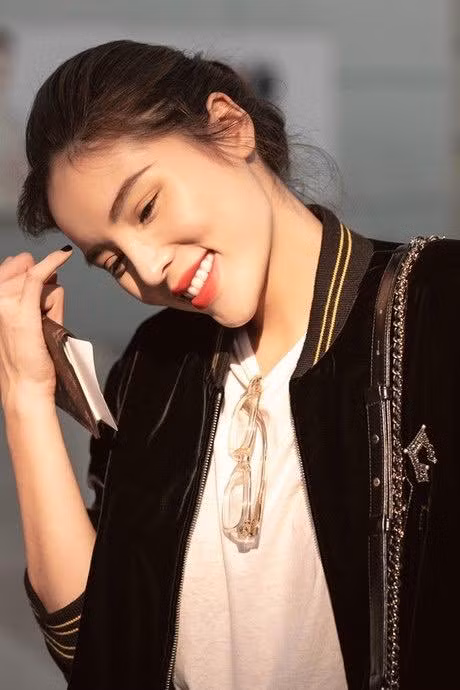 Kỳ Duyên là đại diện của Việt Nam cùng 5 đại diện khác đến từ khu vực Châu Á - Thái Bình Dương tham gia vào show diễn đặc biệt ngày 30/9, thuộc khuôn khổ Paris Fashion Week 2018