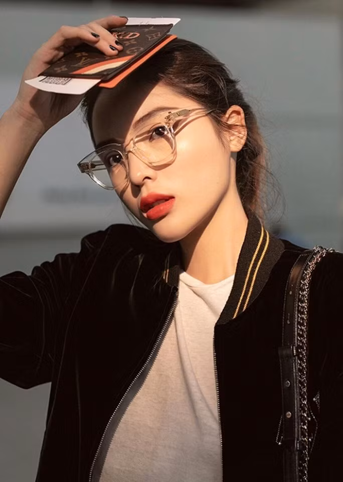 Xuất hiện trong show thời trang đẳng cấp thế giới, Hoa hậu Việt Nam 2014 khoe nhan sắc đẹp chẳng khác "thiên thần tỷ tỷ" khiến nhiều người phải xuýt xoa khen ngợi.