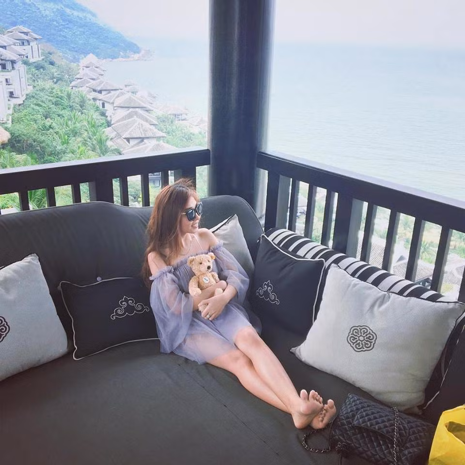 Trong cơn gió lồng lộng mang cả hơi ẩm và mùi mặn chát của nước biển, cơ thể bạn không bao giờ cảm thấy khó chịu vì cảm giác nhớp nháp của mồ hôi.