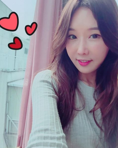 Lee Soo Jin cũng thẳng thắn chia sẻ, điều quan trọng nhất chính là vận động, ăn uống đầy đủ và lành mạnh, ngoài ra việc duy trì một tâm trạng tích cực trong cuộc sống cũng rất quan trọng.