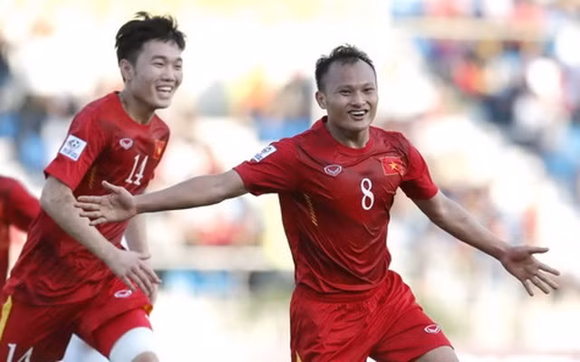 Bị chỉ trích rất nhiều bằng lối đá thiếu đầu óc, tuy nhiên bàn thắng vào lưới Malaysia đã giúp Trọng Hoàng gạt đi mọi lời chê bai.