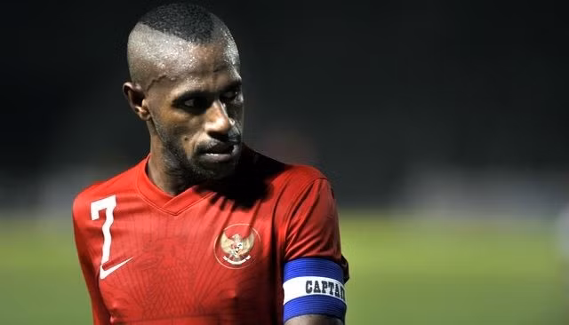 Boaz Salossa suýt chút nữa đã bị HLV Alfred Reidl gạt khỏi đội hình của Indonesia dự AFF Cup 2016. Tuy nhiên nếu như gạt bỏ tiền đạo này có lẽ ĐT xứ Vạn Đảo đã không có được thành công trong thời điểm hiện tại.