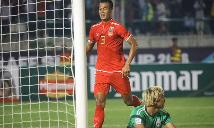 Zaw Min Tun là một trung vệ khá tiếng tăm của bóng đá Myanmar. Anh tỏ ra mình là một ngôi sao không thể thay thế khi lên công về thủ đều đặn. Mặc dù thi đấu ở vị trí trung vệ, tuy nhiên cầu thủ 24 tuổi này vẫn lập công trong trận đấu với Campuchia mở rộng đường giúp ĐT Myanmar vào vòng bán kết AFF Cup 2016.