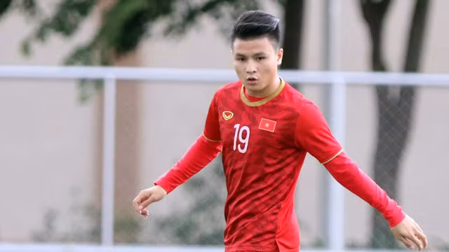 Quang Hải dù ở U22 Việt Nam hay ĐTQG đều luôn có vị trí đứng. Sự cơ động của cầu thủ này giúp HLV Park Hang-seo hoán đổi sơ đồ chiến thuật khi phải thay người.