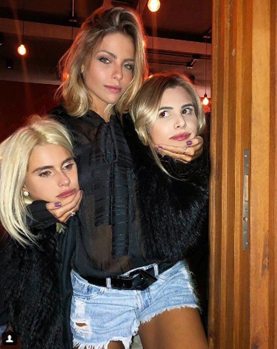 Sau khi xuất hiện trong show diễn cũng như trên Instagram chính thức của Gucci, hàng trăm ý kiến trái chiều đã được đưa ra về concept này.