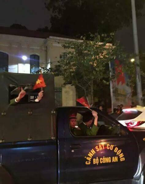 "Đi bão" bằng xe cảnh vệ, một ý tưởng không tồi chút nào.