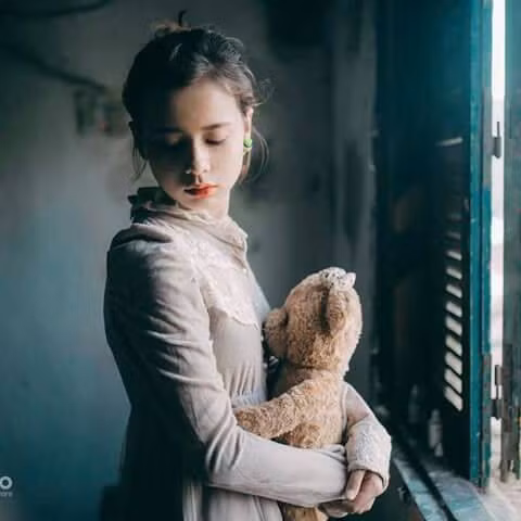 Sandra Maria là cái tên không còn xa lạ gì với dân mạng Việt khi bông hồng lai Ba Lan này là nhân vật chính trong bộ ảnh đượm buồn kể về câu chuyện cô đơn của cô bé lai Tây trên đất Việt Nam được ra mắt vào đầu năm 2016.