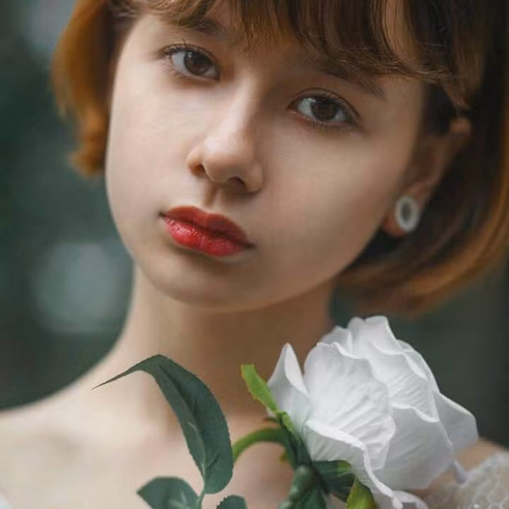 Sandra Maria sinh năm 2001, có bố là người Việt và mẹ là người Ba Lan. Sau khi được sinh ra tại đất bạn, cô nàng Tây lai 10X này đã trở về Việt Nam định cư lâu dài.