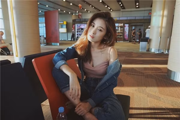 Cô gái xinh đẹp và cuốn hút này cũng được nhiều người kì vọng sẽ là gương mặt tiềm năng của làng trí Malaysia, cũng như Đông Nam Á trong thời gian tới