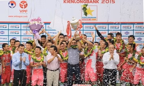 CLB Ha Noi hop tac phat trien voi CLB Reading cua Anh