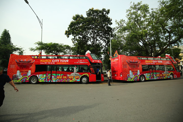Đây là dòng xe buýt được thiết kế đặc biệt, thuận lợi cho việc ngắm nhìn cảnh quan thành phố từ trên cao để ngắm các địa điểm như Cột cờ Hà Nội, Văn Miếu, Hồ Gươm, Nhà thờ lớn.....