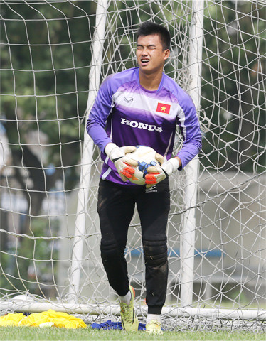 Trong tay HLV Miura hiện tại đang có ba thủ môn, nhưng Phạm Văn Tiến nổi lên là ứng cử viên sáng giá cho vị trí người gác đền chính trong bộ khung chiến thắng cho U23 Việt Nam tại Sea Games 28. Điều đó được minh chứng bằng những pha cản phá xuất thần của thủ môn này trong trận đấu giao hữu giữa U23 Việt Nam và U23 Myanmar vừa qua.