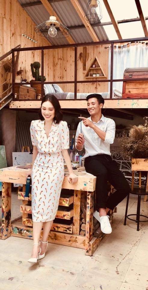 Chưa hết, sự việc trở nên đỉnh điểm khi mới đây, chính Tư Dũng đăng tải bộ ảnh anh chụp cùng một cô gái lạ khiến dân tình hoang mang về sự tan vỡ của cặp đôi trai tài, gái sắc.