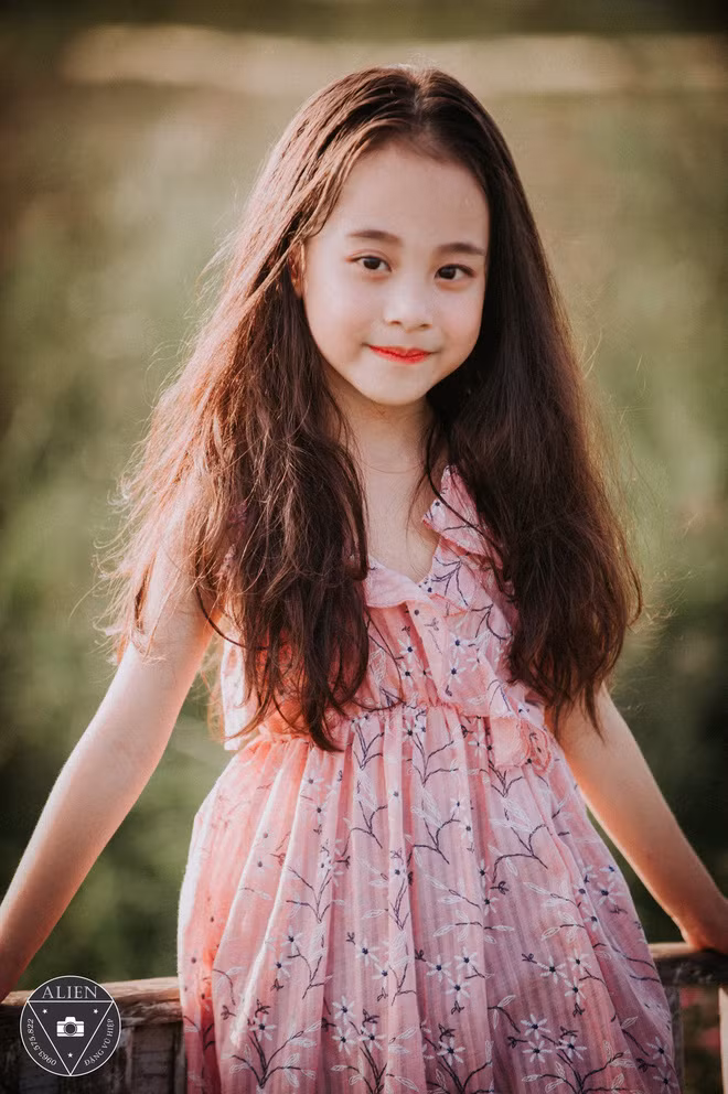 Cuối năm 2017, Bảo Vy xuất hiện trong một bộ ảnh chụp ở vườn cúc hoạ mi và ngay lập tức, cô người mẫu nhí này đã gây sốt nhờ gương mặt xinh xắn với những đường nét rất giống với hot girl Chi Pu.