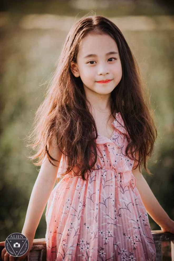 Rất nhiều bản sao nhí của các diễn viên, người mẫu, ca sĩ nổi tiếng trong giới showbiz đã được dân mạng biết tới và cô bé Trần Lê Bảo Vy cũng là một trong số đó khi được mệnh danh là bản sao nhí của Chi Pu.