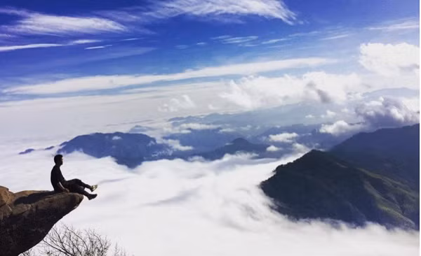 Cung đường tiếp theo được các bạn trẻ muốn đi dịp Tết âm lịch đó là Hà Nội - Mộc Châu - Tà Xùa - Bắc Yên. Đây là tuyến đường dành cho những ai yêu thích cảm giác chinh phục thì cung đường này là lựa chọn không thể bỏ qua với những vườn hoa bạt ngàn, cảnh trời đất núi non giao hòa