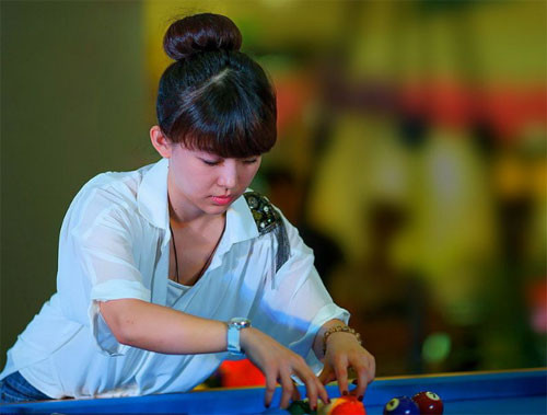 Ngoài ra Phan Hiểu Đình còn nổi tiếng với biệt danh “nữ hoàng 9 bóng” bởi tài nghệ của cô với bộ môn 9 bi trên bàn bi-a.