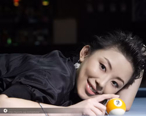 Nếu nhìn vào vẻ đẹp ngoại hình của Phan Hiểu Đình, không ai nghĩ cô sinh năm 1982. Cô được sinh ra ở Tế Ninh, Sơn Đông, Trung Quốc.