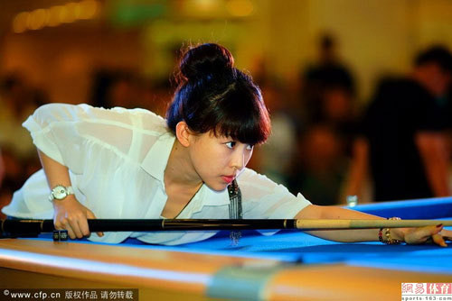 Vẻ đẹp và thành tích trên bàn bi-a giúp Phan Hiểu Đình trở nên nổi tiếng trong giới thể thao ở Trung Quốc.