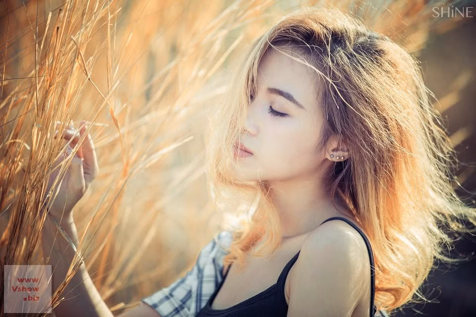 Cùng ngắm vẻ đẹp dịu dàng của hot girl Shu Linh trong ánh nắng mai.