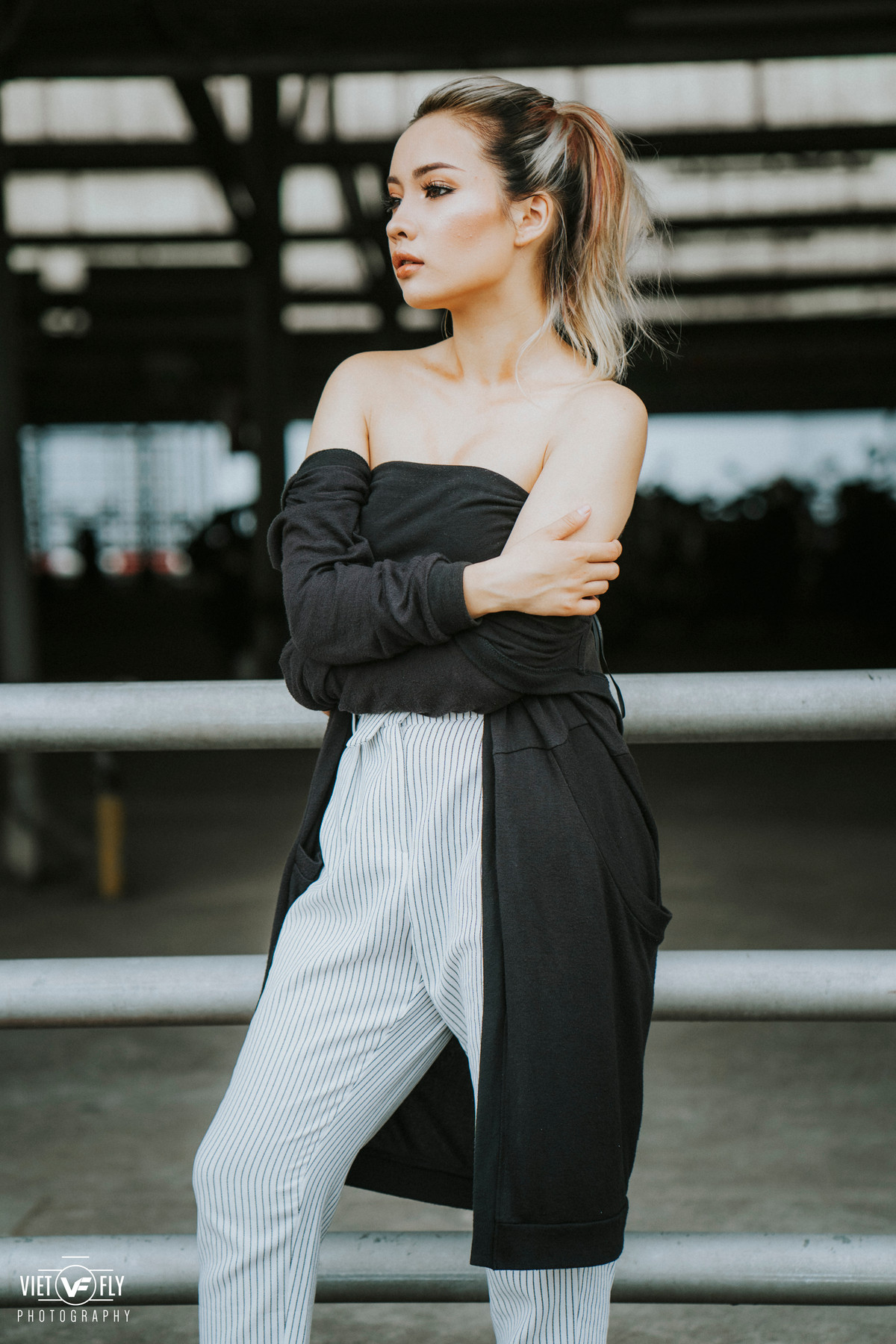 Kamila Nguyễn bắt đầu được nhiều người biết tới vào những ngày đầu năm 2017 sau khi những bức ảnh của cô bạn này được một fanpage chuyên sưu tầm ảnh đẹp những cô gái Việt chia sẻ rộng rãi khắp mạng xã hội.