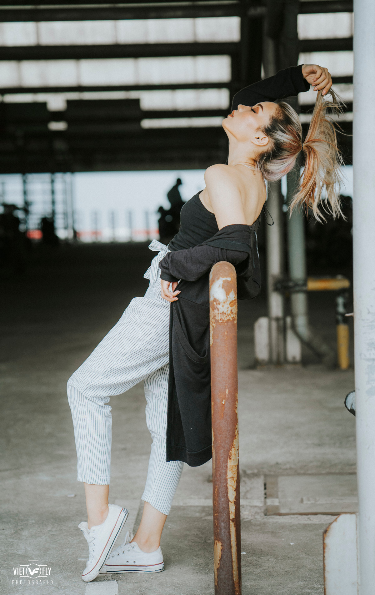 Kamila Nguyễn là cái tên không còn xa lạ gì với cộng đồng mạng. Cô gái lai Việt - Nga khiến không ít người phải mê mẩn và ngắm nhìn không chớp mắt với nhan sắc của mình. Sau thời gian im ắng, cô bạn này đã trở lại với bộ ảnh cực tây của mình.