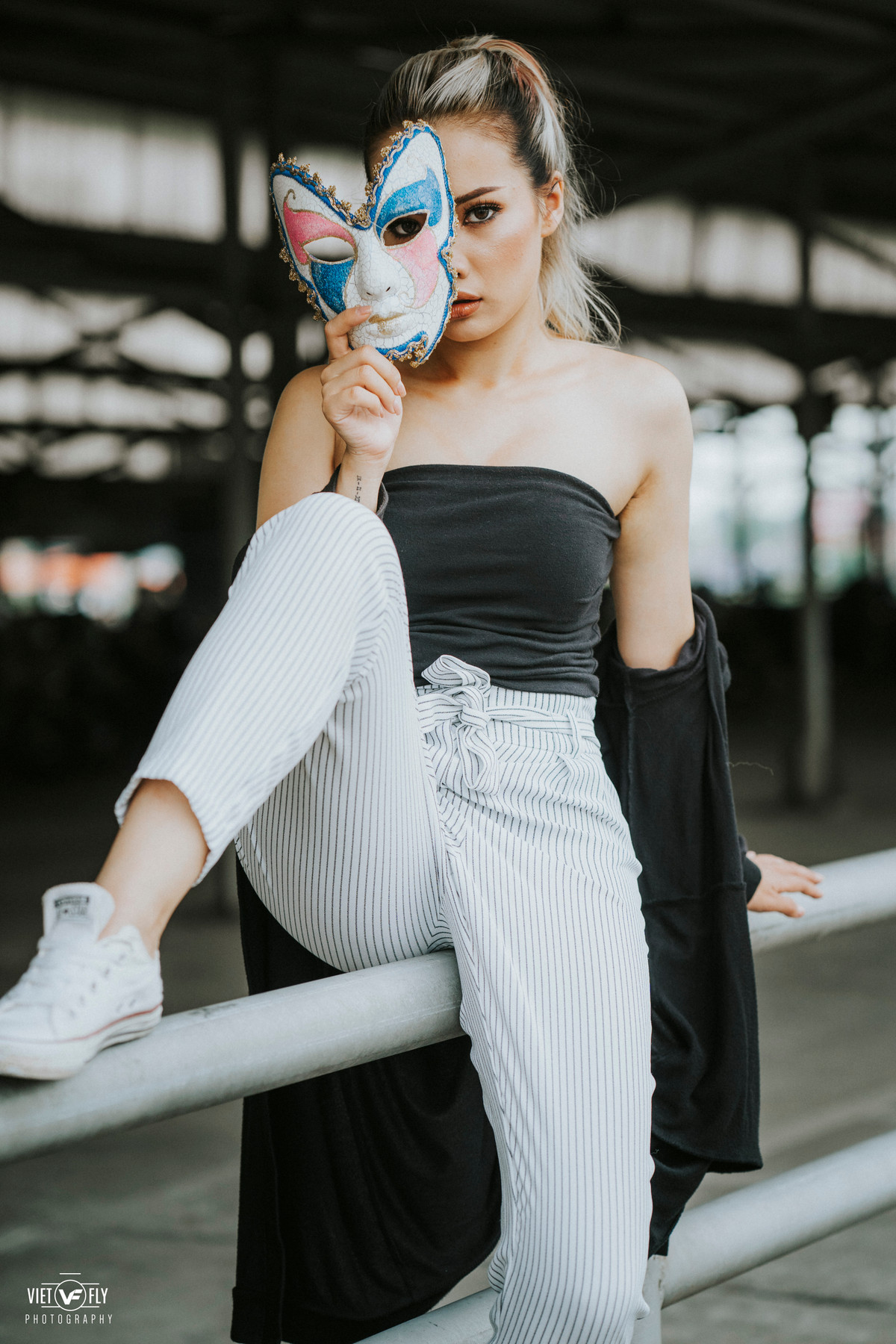 Chảy trong mình hai dòng máu là Việt - Nga nên Kamilla Nguyễn đã nhặt hết những nét đẹp tinh túy như làn da trắng, đôi môi dày gợi cảm của mẹ và khuôn mặt mang đậm chất Á Đông của cha tạo nên "nhan sắc kiệt xuất" của mình.