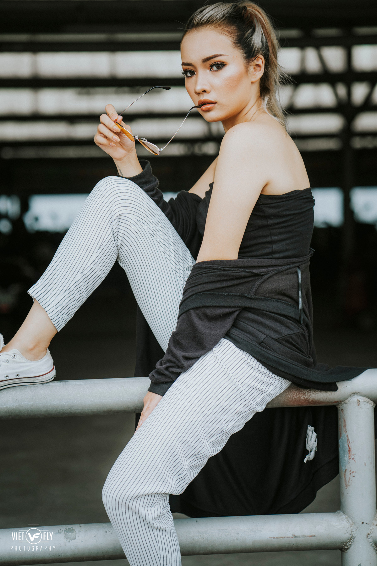 Sau một năm bận rộn với những cuộc thi chuyển cấp và thực hiện những hành trình dang dở của mình, Kamila Nguyễn đã trở lại bằng bộ ảnh cực đẹp mang hơi hướng hiện đại nhưng không kém phần quyến rũ của mình.