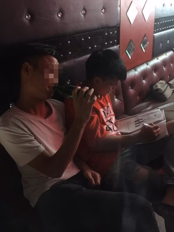 Những cuộc vui không thể làm giảm áp lực thi cử và đó cũng là điều mà nhiều người đã từng gặp phải khi những đứa bạn của mình đang ở trong những kì thi gay cấn.